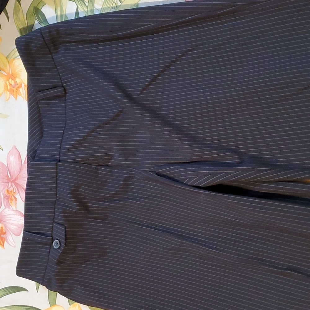 Cuffed short pinstriped pants - Picture 1 of 5